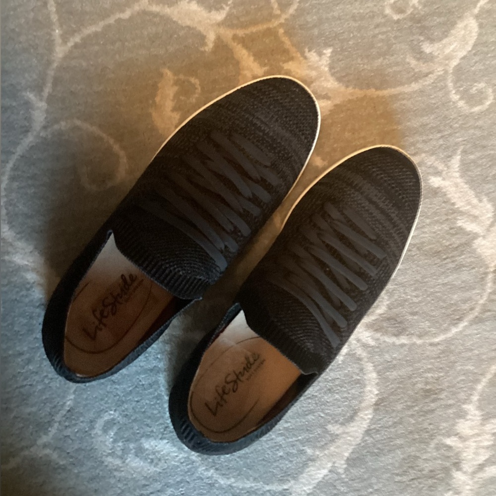 Life Stride woman’s Black Sneaker
